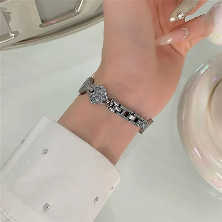 Glitter Heart Watch Strap for Apple Watch Series 9 8 7 41mm / 6 5 4 SE (2022) SE (2023) SE 40mm / 3 2 1 38mm Zinc Alloy Band