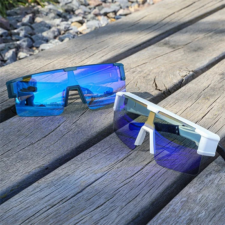 WEST BIKING YP0703150 Polarized Sports Sunglasses for Men Women Cycling Sunglasses with PC Frame  /  Grey