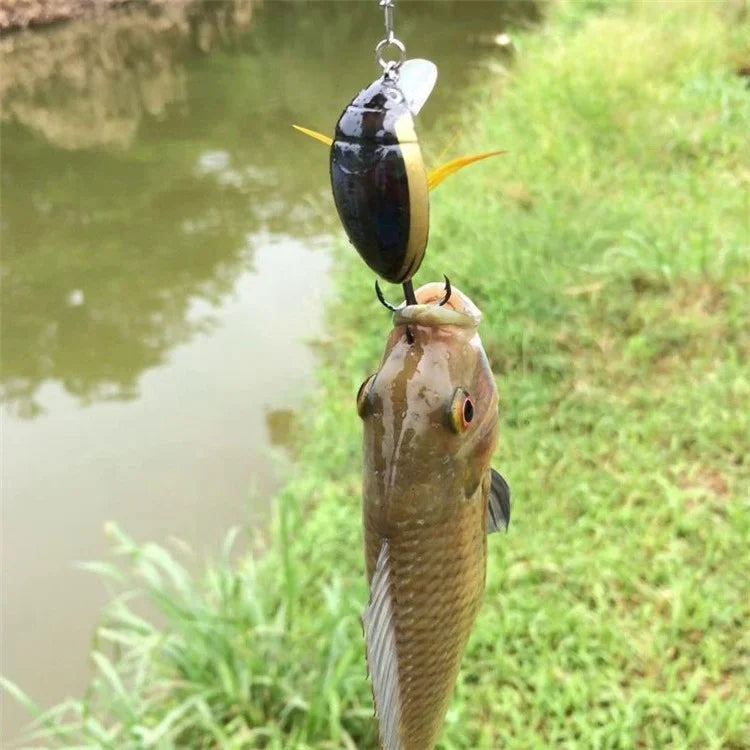 3PCS 3.5cm Bionic Insect Shape Fishing Lure 4g Fishing Bait Crankbait Floating Tackle with Storage Box