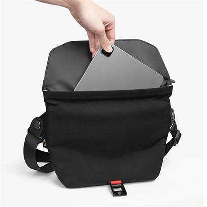 WIWU Warriors Messenger Bag for iPad Pro 10.9-inch 1000D Nylon Crossbody Bag