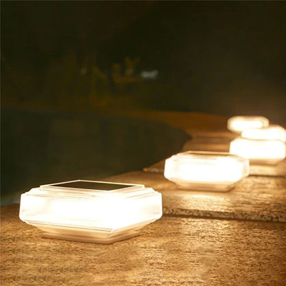 4-LED Fence Post Light Solar Powered Fence Post Cap Lamp for Deck, Patio, Garden