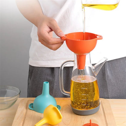 4Pcs / Set Plastic Oil Water Spices Wine Flask Filter Funnel Strainer Kitchen Tool (BPA Free, No FDA Certificate)