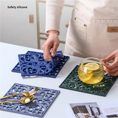 3Pcs / Set 18x18cm Scald Preventing Pot Holder Silicone Pad Hollow Flower Heat Insulation Square Mat