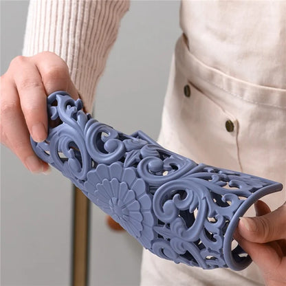 3Pcs / Set 18x18cm Scald Preventing Pot Holder Silicone Pad Hollow Flower Heat Insulation Square Mat