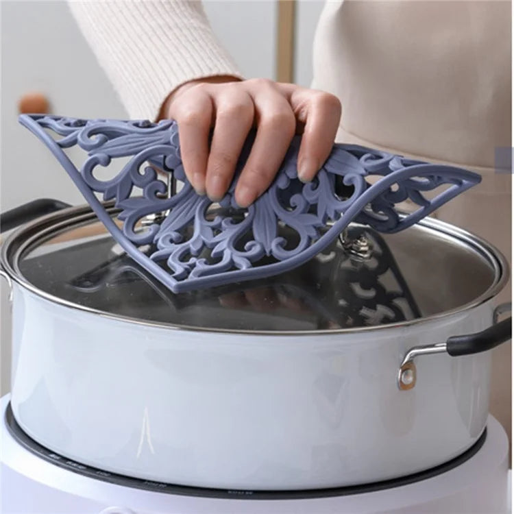 3Pcs / Set 18x18cm Scald Preventing Pot Holder Silicone Pad Hollow Flower Heat Insulation Square Mat