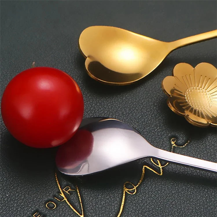 4PCS / Set 17.6-17.8cm Stainless Steel Flower Shape Spoons Tableware Teaspoon Dessert Coffee Spoon for Mixing Stirring