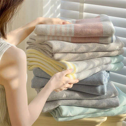 150x200cm Multi-layer Yarn Jacquard Mesh Towel Quilt Summer Thin Quilt Blanket- Colorful Stripe / Blue