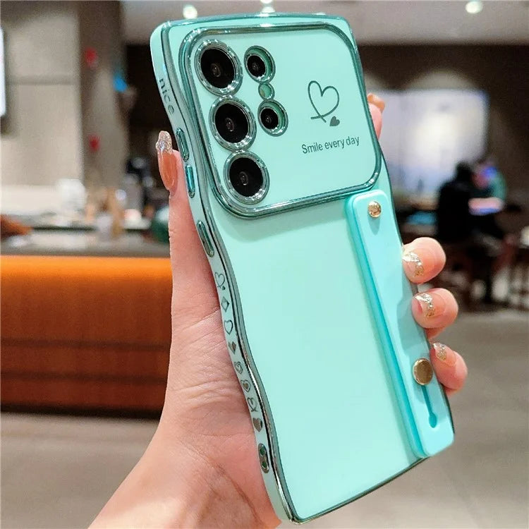 For Samsung Galaxy S24 Ultra Case Love Heart Electroplated TPU Phone Cover with Wrist Strap Kickstand