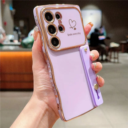 For Samsung Galaxy S23 Ultra Case Love Heart Electroplated TPU Phone Cover with Wrist Strap Kickstand