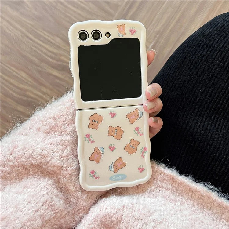 For Samsung Galaxy Z Flip5 5G PC Case Bear Flower Pattern Wavy Edges Phone Cover