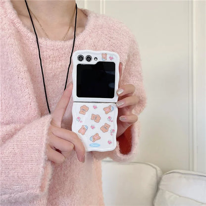 For Samsung Galaxy Z Flip5 5G PC Case Bear Flower Pattern Wavy Edges Phone Cover