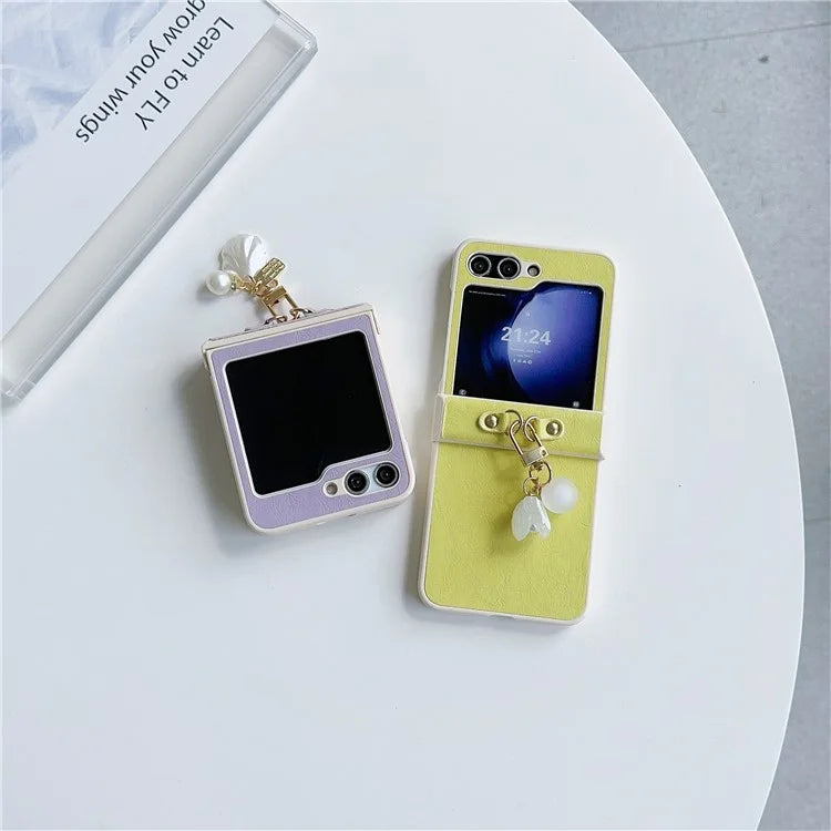 For Samsung Galaxy Z Flip5 5G Case PU Leather+PC Phone Shell with Pendant Crazy Horse Texture
