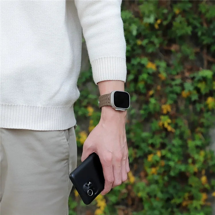 For Apple Watch Ultra 2 Ultra 49mm  /  Series 9 8 7 45mm  /  6 5 4 SE (2022) SE (2023) SE 44mm  /  3 2 1 42mm Breathable Silicone Strap