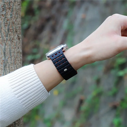 For Apple Watch Ultra 2 Ultra 49mm  /  Series 9 8 7 45mm  /  6 5 4 SE (2022) SE (2023) SE 44mm  /  3 2 1 42mm Breathable Silicone Strap