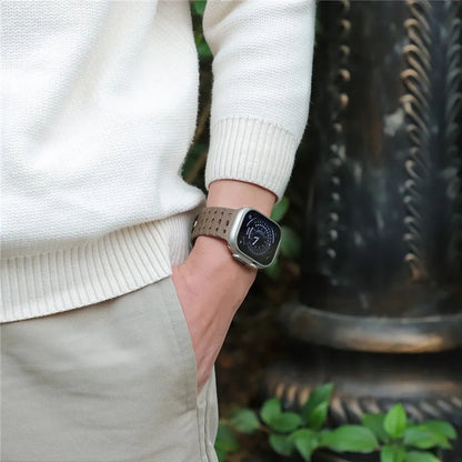 For Apple Watch Ultra 2 Ultra 49mm / Series 9 8 7 45mm / 6 5 4 SE (2023) SE (2022) SE 44mm / 3 2 1 42mm Magnetic Silicone Watch Band