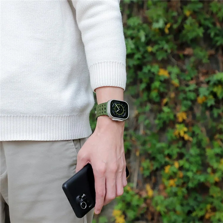 For Apple Watch Ultra 2 Ultra 49mm / Series 9 8 7 45mm / 6 5 4 SE (2023) SE (2022) SE 44mm / 3 2 1 42mm Magnetic Silicone Watch Band