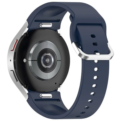 For Samsung Galaxy Watch4 / 5 / 6 / 7 40mm / Watch 5 Pro 45mm / Watch FE 40mm Wrist Band Silver Buckle Silicone Watch Strap