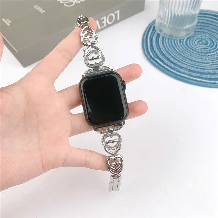 For Apple Watch Series 10 42mm / 9 8 7 41mm / SE (2023) SE (2022) SE 6 5 4 40mm / 3 2 1 38mm Zinc Alloy Band Love Heart Design Watch Strap