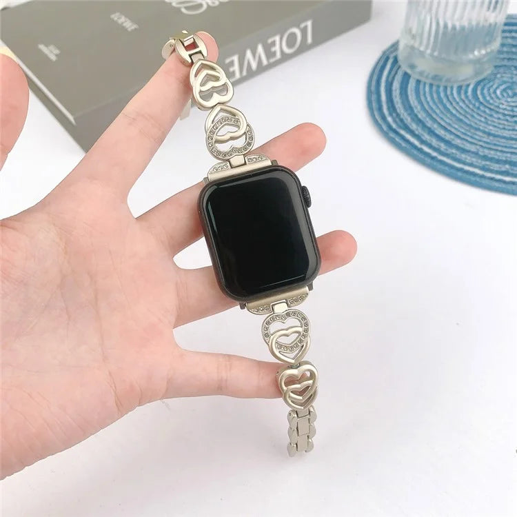 For Apple Watch Series 10 42mm / 9 8 7 41mm / SE (2023) SE (2022) SE 6 5 4 40mm / 3 2 1 38mm Zinc Alloy Band Love Heart Design Watch Strap