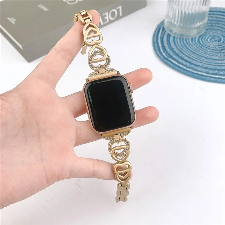 For Apple Watch Series 10 42mm / 9 8 7 41mm / SE (2023) SE (2022) SE 6 5 4 40mm / 3 2 1 38mm Zinc Alloy Band Love Heart Design Watch Strap