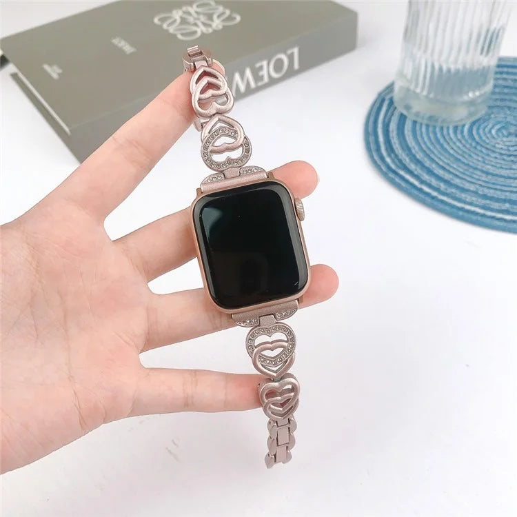 For Apple Watch 10 46mm / Ultra 2 / Ultra 49mm / 9 8 7 45mm / SE (2023) SE (2022) SE 6 5 4 44mm / 3 2 1 42mm Heart Design Zinc Alloy Watch Strap