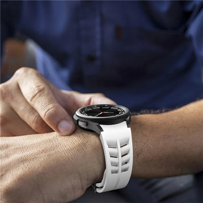 For Samsung Galaxy Watch FE / 7 / 6 / 5 / 4 Watch Band Stylish Silicone Strap with Magnetic Folding Buckle
