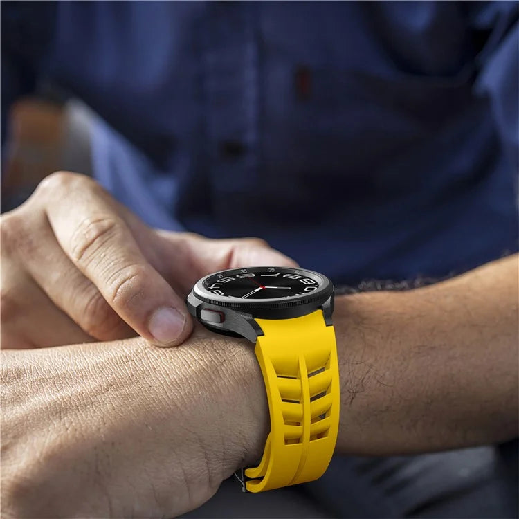 For Samsung Galaxy Watch FE / 7 / 6 / 5 / 4 Watch Band Stylish Silicone Strap with Magnetic Folding Buckle