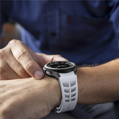 For Samsung Galaxy Watch FE / 7 / 6 / 5 / 4 Watch Band Stylish Silicone Strap with Magnetic Folding Buckle