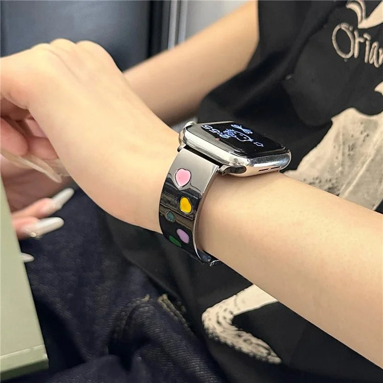 For Apple Watch 10 46mm / Ultra 2 / Ultra 49mm / 9 8 7 45mm / SE (2023) SE (2022) SE 6 5 4 44mm / 3 2 1 42mm Epoxy Heart Pattern Metal Strap