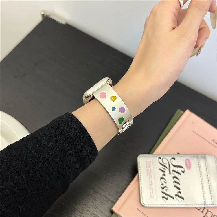 For Apple Watch 10 46mm / Ultra 2 / Ultra 49mm / 9 8 7 45mm / SE (2023) SE (2022) SE 6 5 4 44mm / 3 2 1 42mm Epoxy Heart Pattern Metal Strap