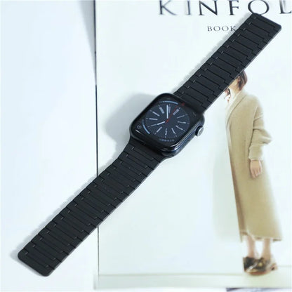 For Apple Watch 10 46mm / Ultra 2 / Ultra 49mm / 9 8 7 45mm / SE (2023) SE (2022) SE 6 5 4 44mm / 3 2 1 42mm Magnetic Silicone Watch Strap