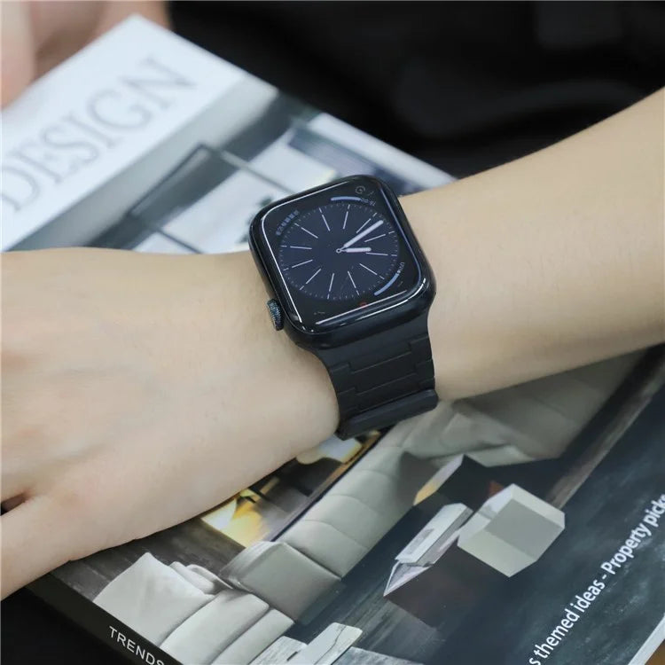 For Apple Watch 10 46mm / Ultra 2 / Ultra 49mm / 9 8 7 45mm / SE (2023) SE (2022) SE 6 5 4 44mm / 3 2 1 42mm Magnetic Silicone Watch Strap