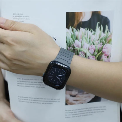 For Apple Watch 10 46mm / Ultra 2 / Ultra 49mm / 9 8 7 45mm / SE (2023) SE (2022) SE 6 5 4 44mm / 3 2 1 42mm Magnetic Silicone Watch Strap