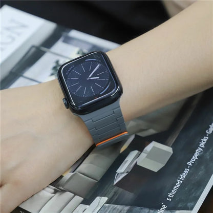 For Apple Watch 10 46mm / Ultra 2 / Ultra 49mm / 9 8 7 45mm / SE (2023) SE (2022) SE 6 5 4 44mm / 3 2 1 42mm Magnetic Silicone Watch Strap