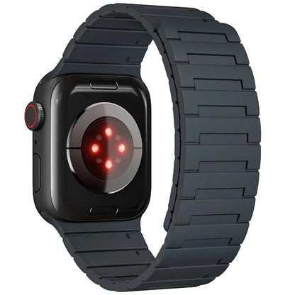 For Apple Watch 10 46mm / Ultra 2 / Ultra 49mm / 9 8 7 45mm / SE (2023) SE (2022) SE 6 5 4 44mm / 3 2 1 42mm Magnetic Silicone Watch Strap