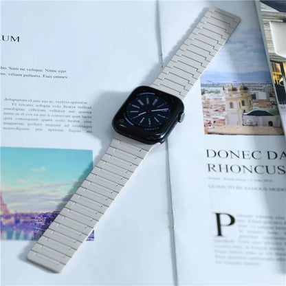 For Apple Watch 10 46mm / Ultra 2 / Ultra 49mm / 9 8 7 45mm / SE (2023) SE (2022) SE 6 5 4 44mm / 3 2 1 42mm Magnetic Silicone Watch Strap