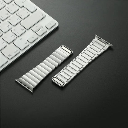 For Apple Watch 10 46mm / Ultra 2 / Ultra 49mm / 9 8 7 45mm / SE (2023) SE (2022) SE 6 5 4 44mm / 3 2 1 42mm Magnetic Metal Watch Strap