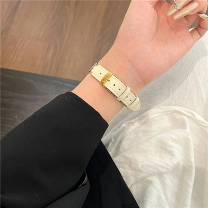 For Apple Watch 10 42mm / 9 8 7 41mm / SE (2023) SE (2022) SE 6 5 4 40mm / 3 2 1 38mm Leather Watch Band with Floral Connector