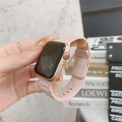 For Apple Watch 10 46mm / Ultra 2 / Ultra 49mm / 9 8 7 45mm / SE (2023) SE (2022) SE 6 5 4 44mm / 3 2 1 42mm Silicone Watch Band