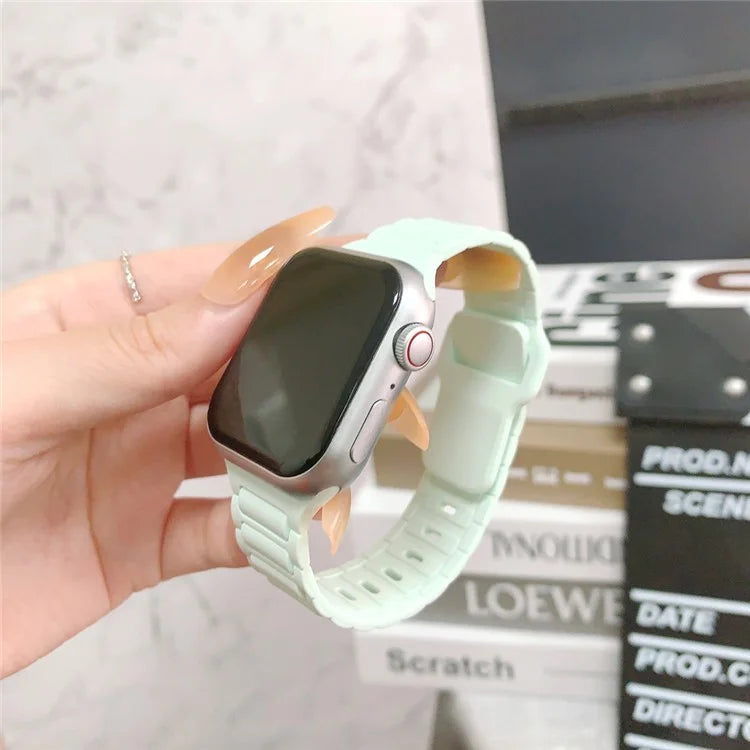 For Apple Watch 10 46mm / Ultra 2 / Ultra 49mm / 9 8 7 45mm / SE (2023) SE (2022) SE 6 5 4 44mm / 3 2 1 42mm Silicone Watch Band