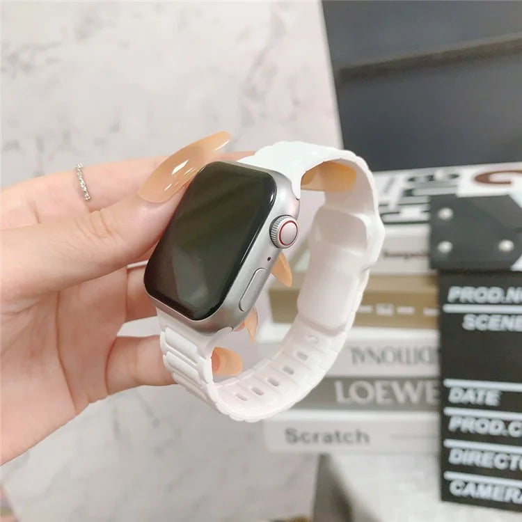 For Apple Watch 10 46mm / Ultra 2 / Ultra 49mm / 9 8 7 45mm / SE (2023) SE (2022) SE 6 5 4 44mm / 3 2 1 42mm Silicone Watch Band