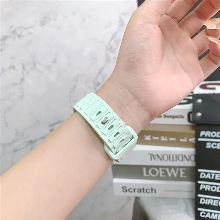 For Apple Watch 10 42mm / 9 8 7 41mm / SE (2023) SE (2022) SE 6 5 4 40mm / 3 2 1 38mm Silicone Watch Band