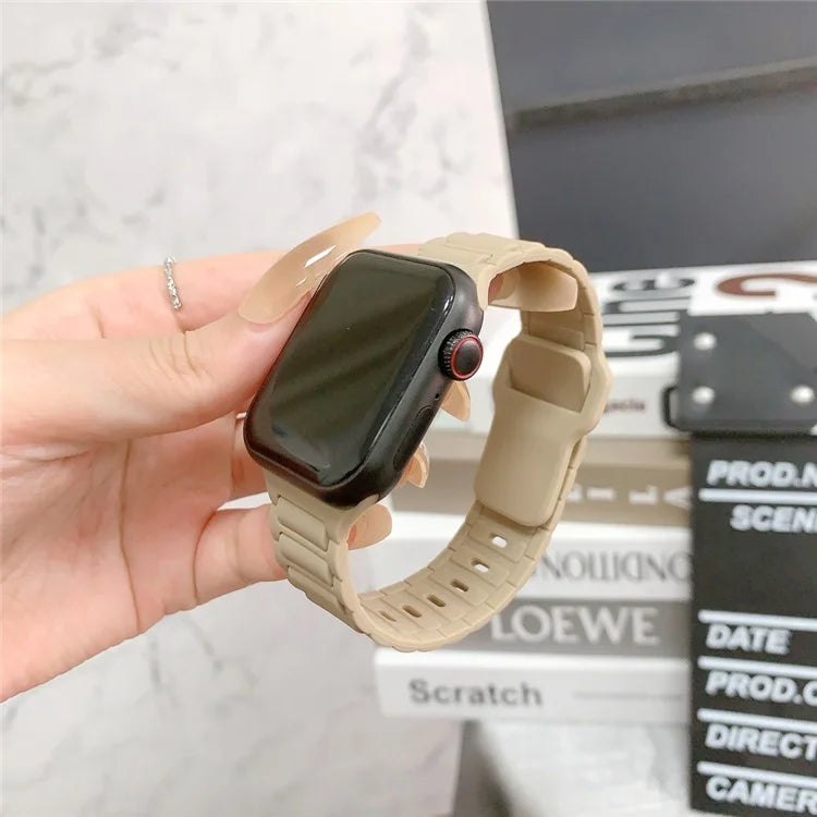 For Apple Watch 10 42mm / 9 8 7 41mm / SE (2023) SE (2022) SE 6 5 4 40mm / 3 2 1 38mm Silicone Watch Band