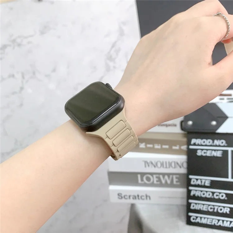 For Apple Watch 10 42mm / 9 8 7 41mm / SE (2023) SE (2022) SE 6 5 4 40mm / 3 2 1 38mm Silicone Watch Band