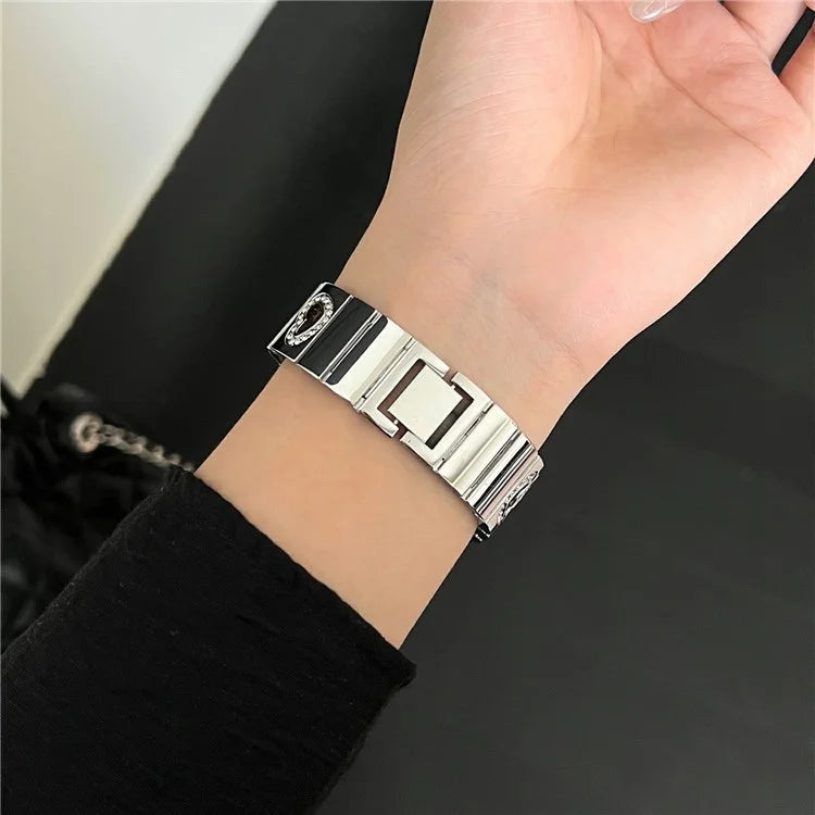 Hollow Heart Metal Strap for Apple Watch Series 10 42mm  /  9 8 7 41mm  /  SE (2023) SE (2022) SE 6 5 4 40mm  /  3 2 1 38mm