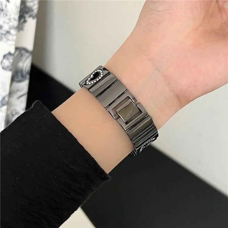 Hollow Heart Metal Strap for Apple Watch Series 10 42mm  /  9 8 7 41mm  /  SE (2023) SE (2022) SE 6 5 4 40mm  /  3 2 1 38mm