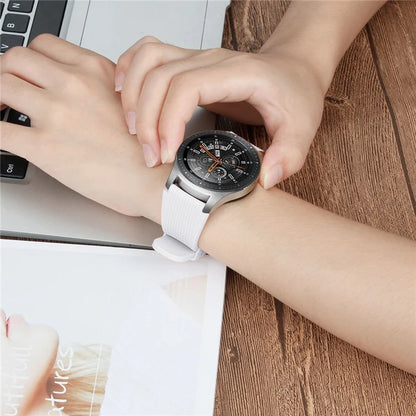 S Size 22mm Silicone Strap for Samsung Galaxy Watch Active / Galaxy Watch 46mm / Huawei Watch GT 2 Replacement Band