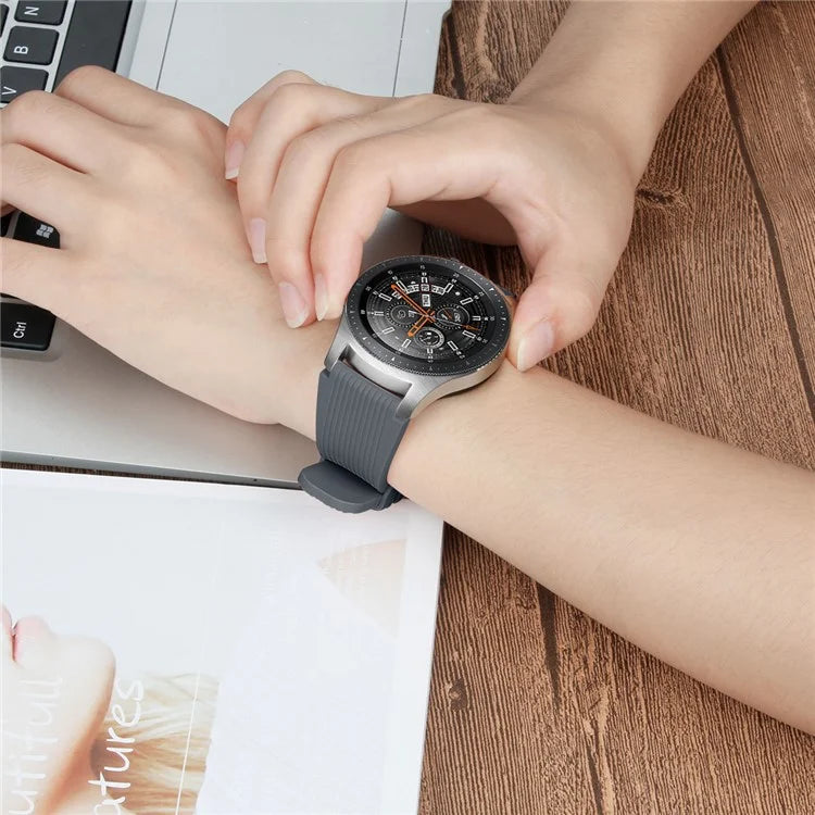S Size 22mm Silicone Strap for Samsung Galaxy Watch Active / Galaxy Watch 46mm / Huawei Watch GT 2 Replacement Band