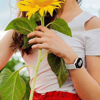 For Garmin Vivomove 3 / Forerunner 645 / Samsung Gear S2 Classic Universal 20mm Carving Flower Silicone Watch Strap