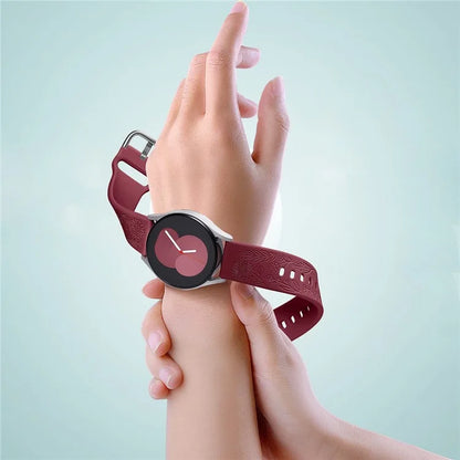 For Garmin Vivomove 3 / Forerunner 645 / Samsung Gear S2 Classic Universal 20mm Carving Flower Silicone Watch Strap